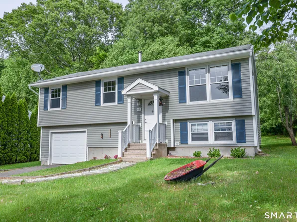 49 Tudor Ln, Naugatuck, CT 06770