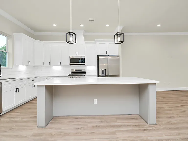 2107 Saint Charles St — Photo 15
