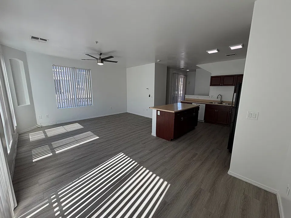 2450 W Glenrosa Ave #8