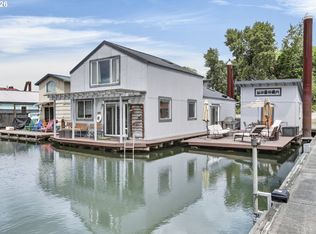 11610 N Island Cove Ln, Portland, OR 97217