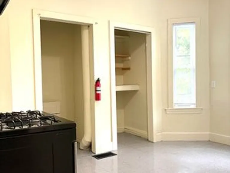 20 Blaine St #TOWNHOUSE — Photo 2