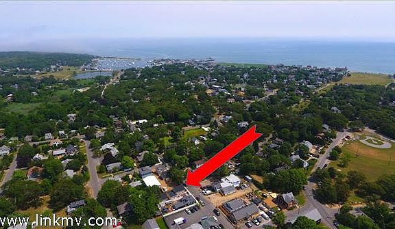 Stroll to Oak Bluffs Harbor, historic campgrounds gingerbread land one block, restaurants and all the activity in town !