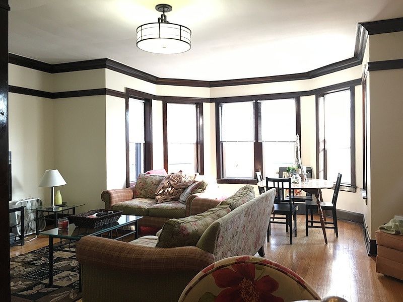 1st image of 1032 W Oakdale Ave APT 3