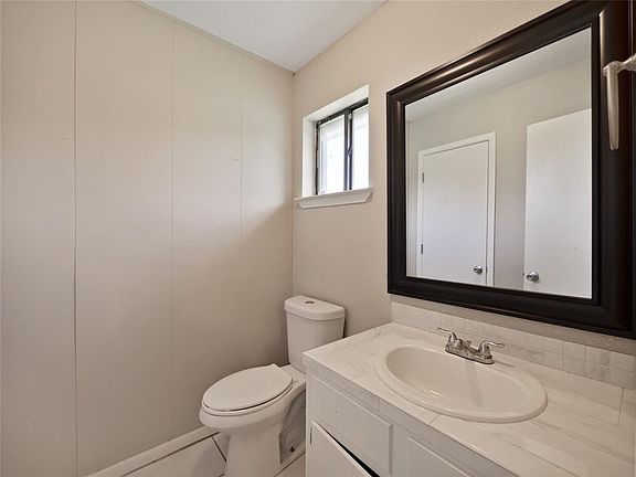 3rd image of 3032 Liberty Dr