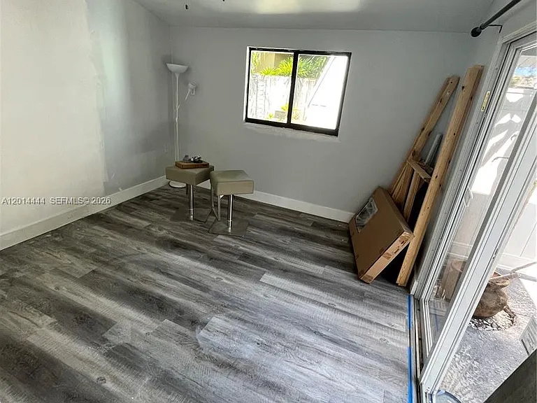1412 NE 17th Ct #1-2 — Photo 2