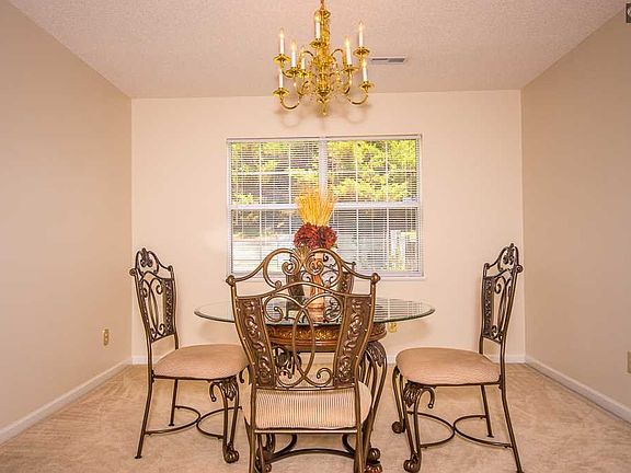 3rd image of 13 Sandy Glen Ct