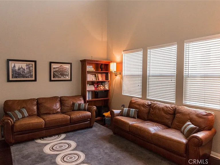 46 Meridian Dr — Photo 5