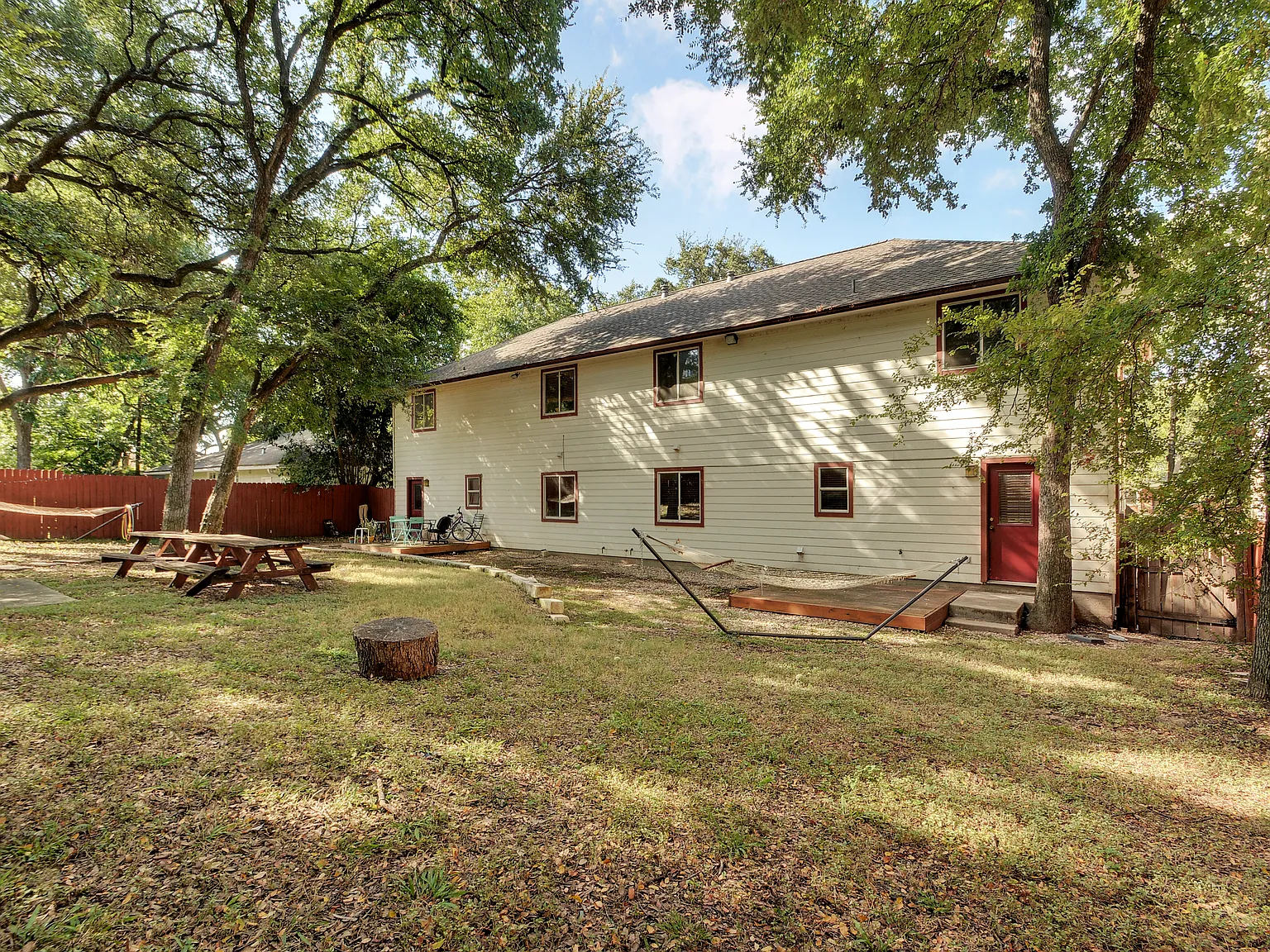 6 bed, 2000 sqft, $5,400 — Photo 4