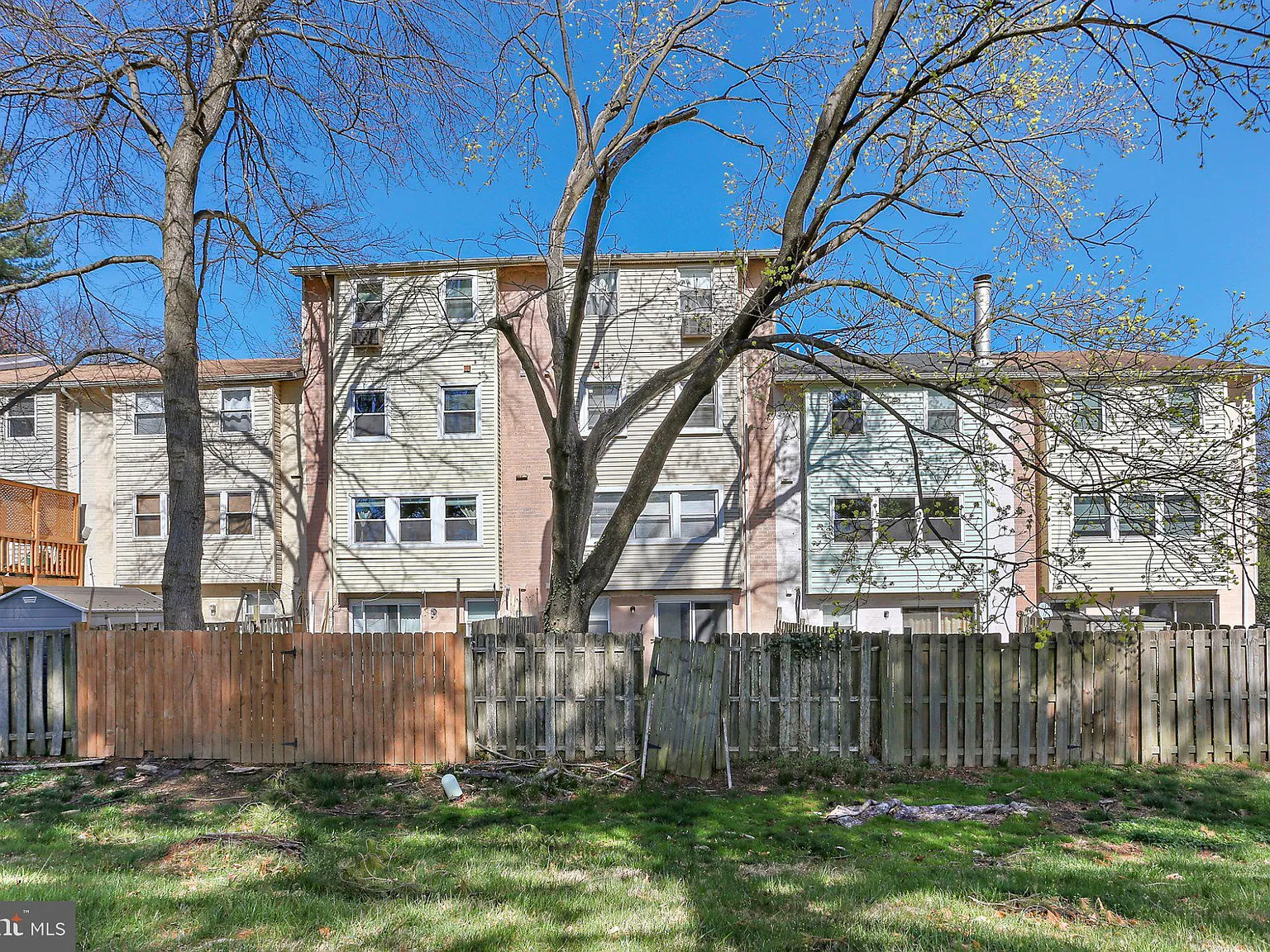 4 bed, 2.0 bath, 2081 sqft, $2,450 — Photo 2