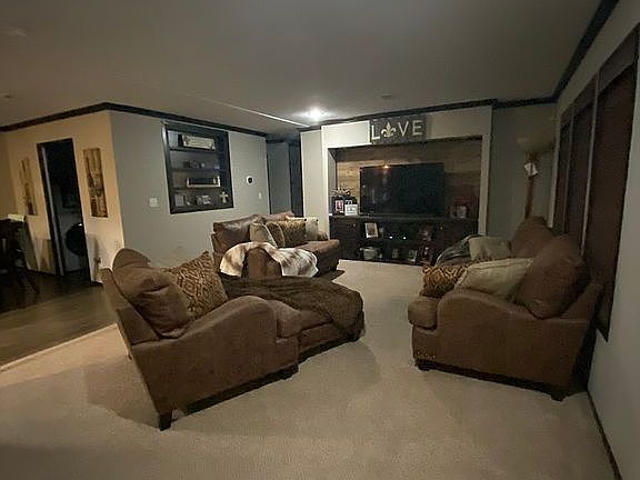 3rd image of 1233 N Bridlewood Dr