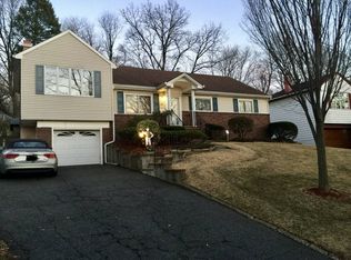 302 Gorden Dr, Paramus, NJ 07652