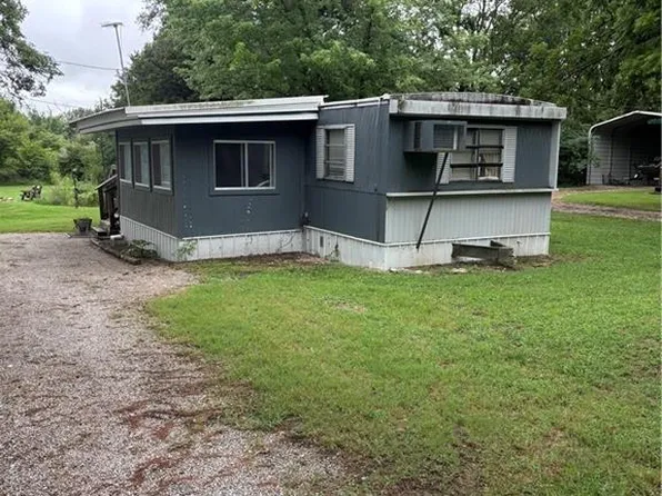 18478 McKinley Lake Rd, Parsons, KS 67357