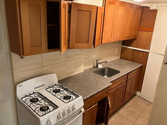4th image of 8004 165th St Floor 1
