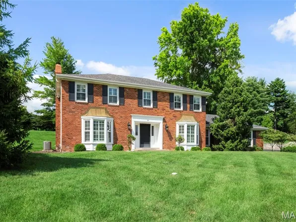 16 Balcon Est, Saint Louis, MO 63141