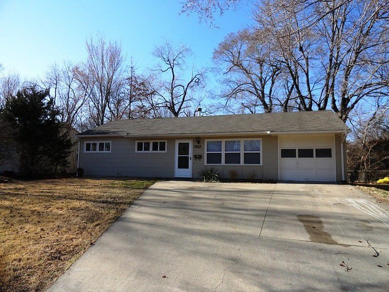 1st image of 7512 E 112th St