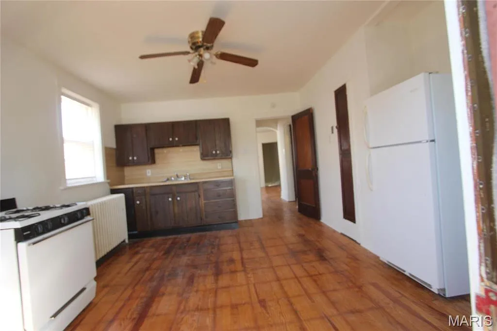1 bed, 1.0 bath, 884 sqft, $1,050 — Photo 4