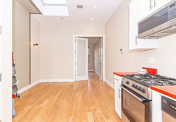 2nd image of 252 Melrose St #2F