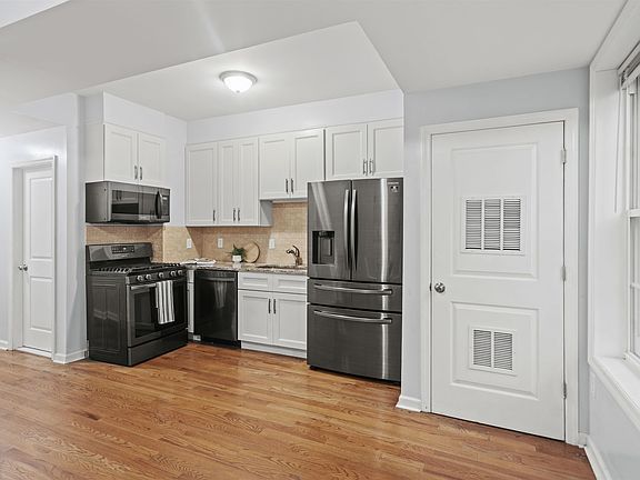 5th image of 133 Beach St