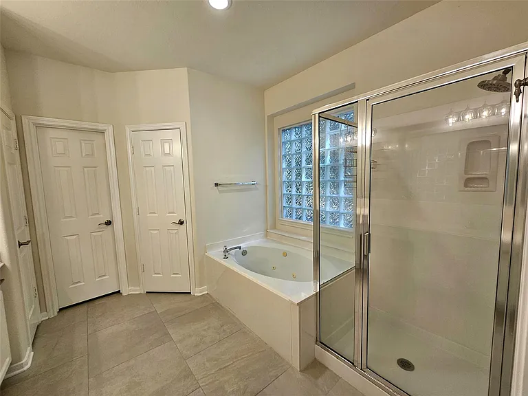 98 W Knightsbridge Dr — Photo 18