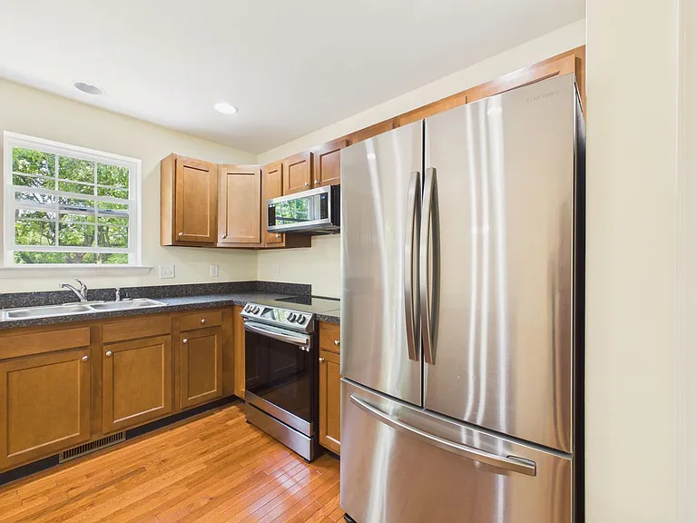 117 Mapleton Blvd — Photo 4