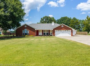1702 Nixon Rd, Lavaca, AR 72941