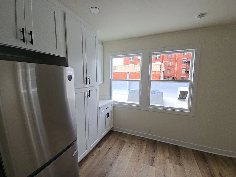 516 G St — Photo 7