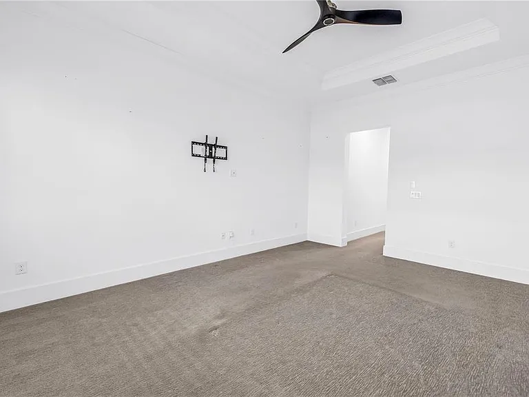 513 17th Ave E — Photo 36