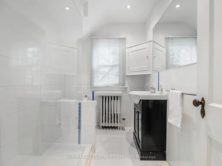 14 Dewbourne Ave — Photo 27