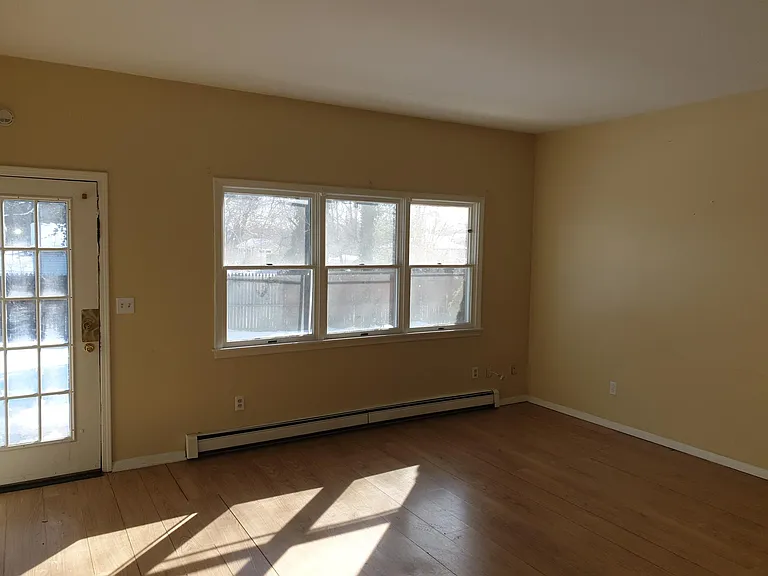 162 Warner St — Photo 4