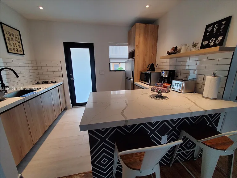 740 SW 9th St #1 — Photo 11