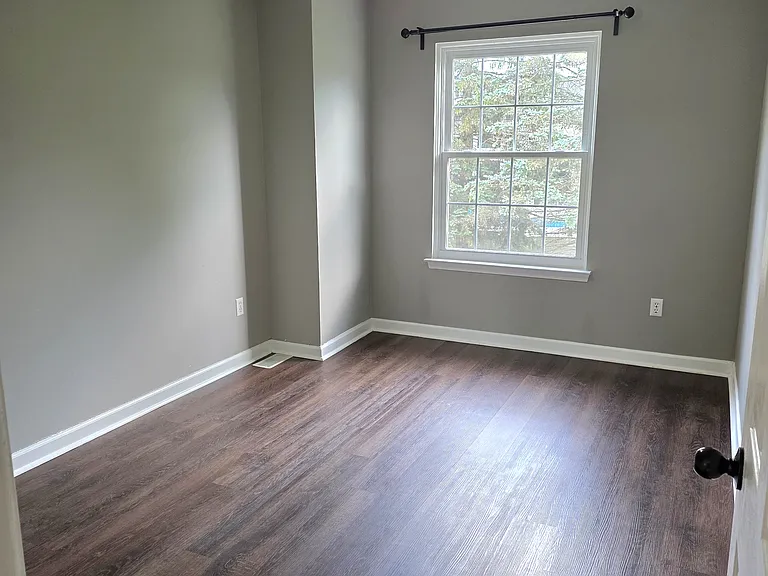 43603 Yorkville Dr — Photo 9