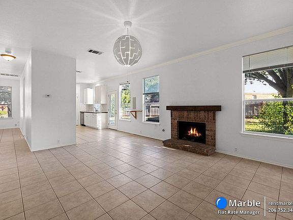 3rd image of 1418 Nandina Dr