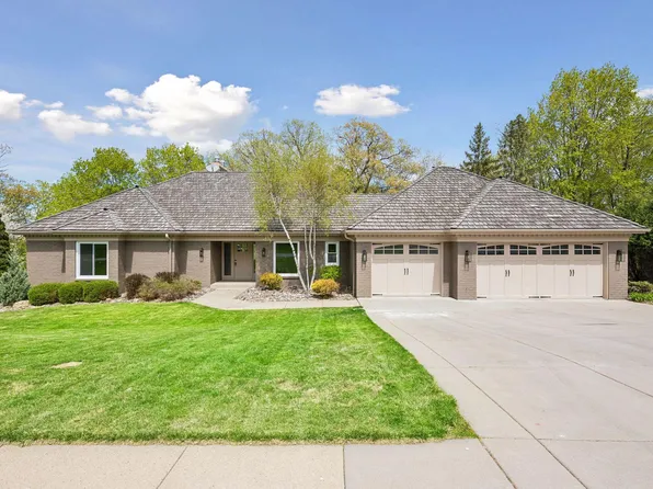10752 Mount Curve Rd, Eden Prairie, MN 55347