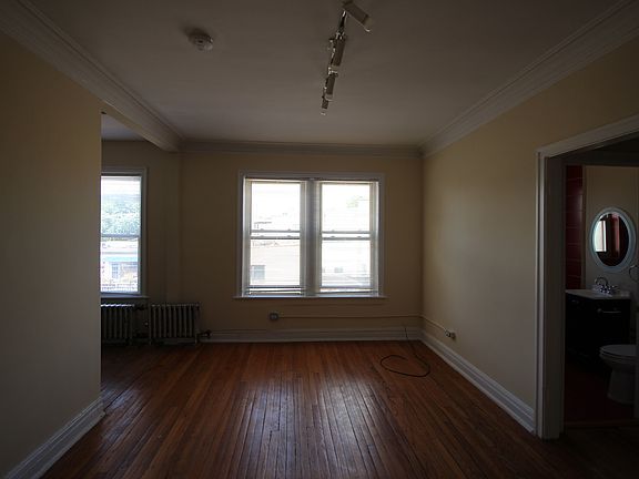 2nd image of 1202 W Granville Ave APT 325