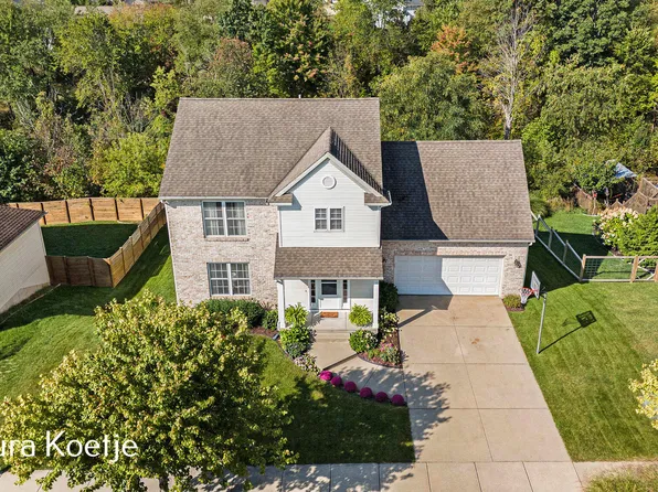 165 Hawthorne Ct NE, Rockford, MI 49341