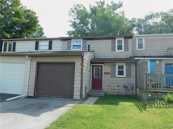 5543 Trastevere Rd, Clay, NY 13041