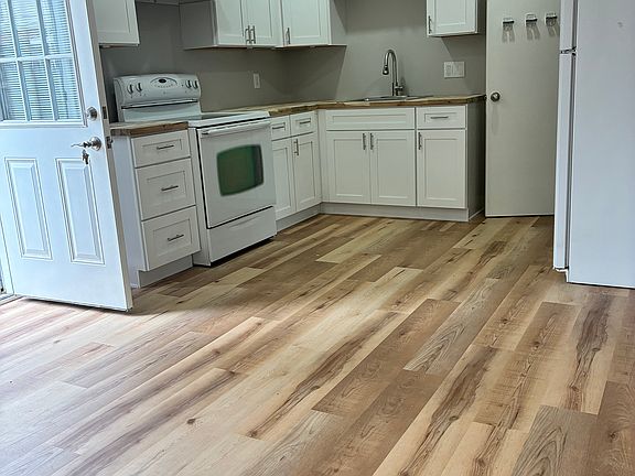 2nd image of 124 Stetson St #124
