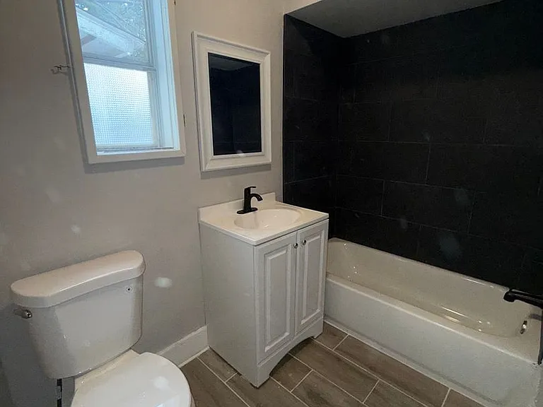 826 Collins St — Photo 28