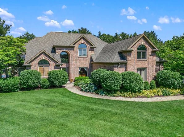 51576 Autumn Ridge Dr, Granger, IN 46530