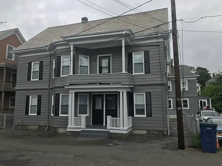 1 Hathorne Cres #1 — Photo 2