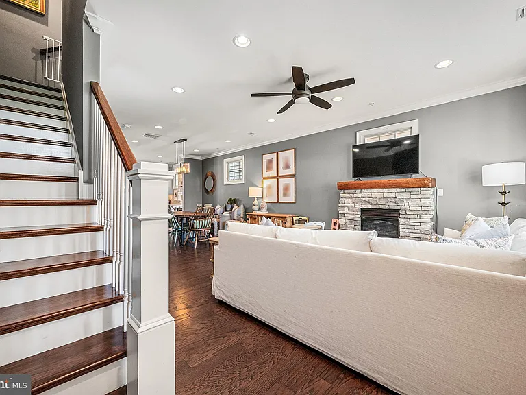 625 W Mulberry St — Photo 5