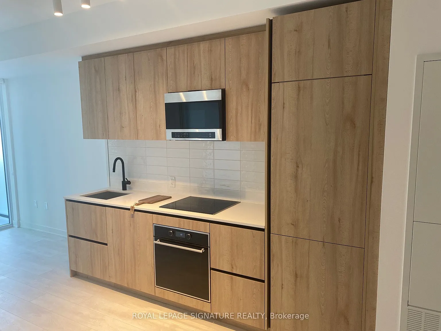 Line 5 Condo — Photo 3