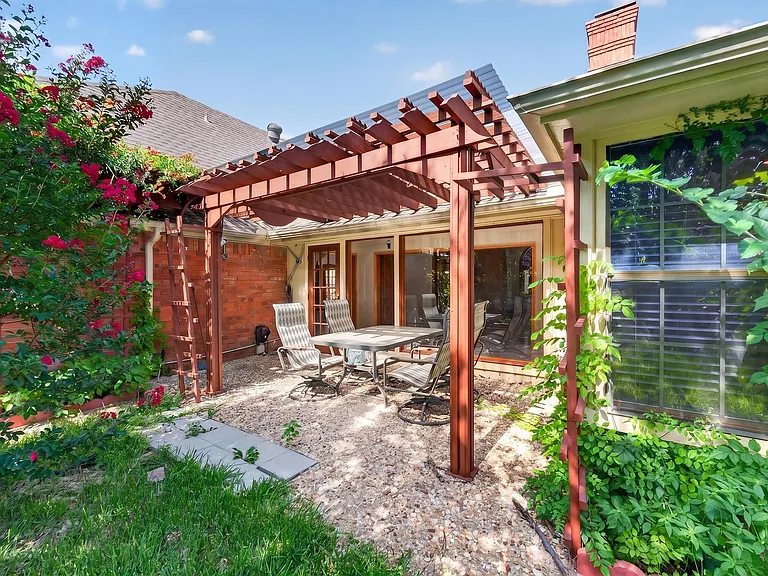 2105 Rolling Oak Ln — Photo 29