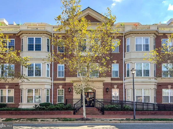 828 Slaters Ln APT 201, Alexandria, VA 22314