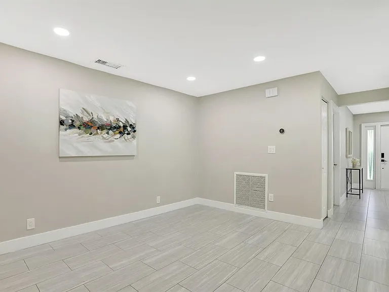 1035 NW 5th Ave — Photo 18
