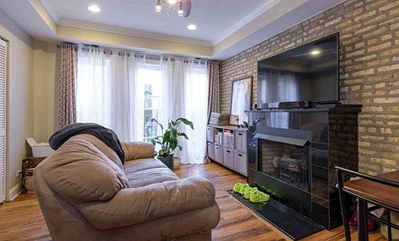 2nd image of 1644 W Greenleaf Ave APT 2S