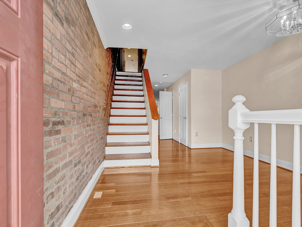Building Photo - 2804 E Fairmount Ave