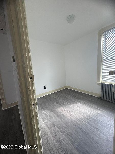 5th image of 547 Summit Avenue