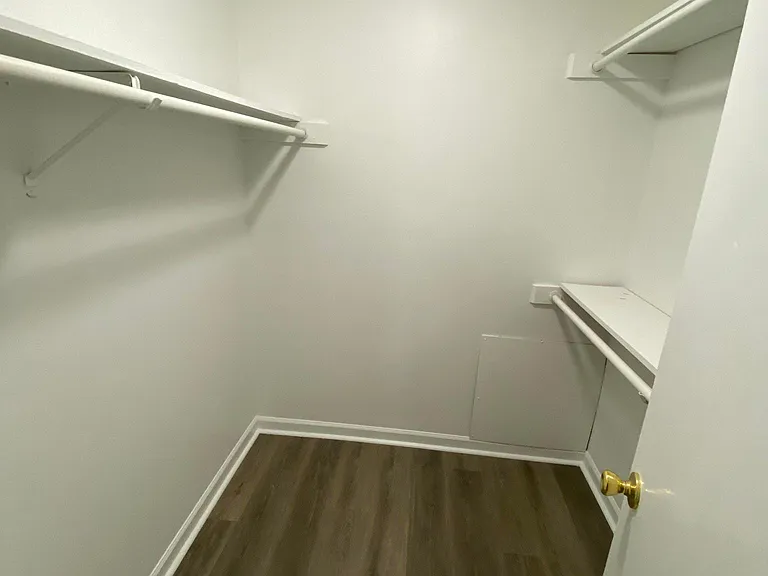 114 Sterling Ct — Photo 12