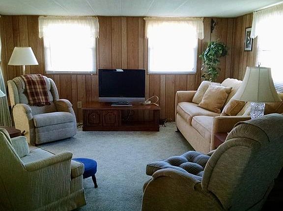 3rd image of 82164 D St N #164